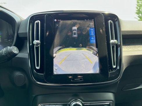 Certified 2025 Volvo EX40 Core AWD/4WD image 19