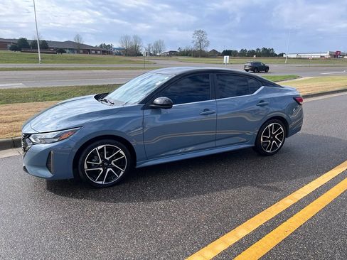 Used 2024 Nissan Sentra SR w/ SR Premium Package image 10