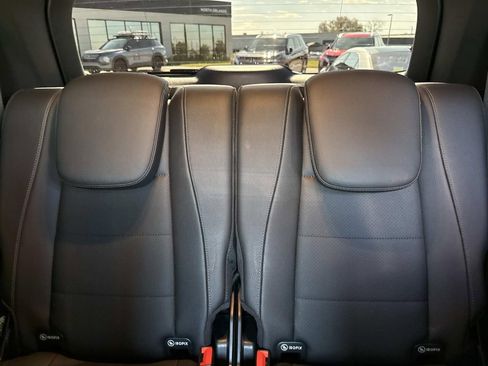 Used 2023 Mercedes-Benz GLS 450 4MATIC image 16