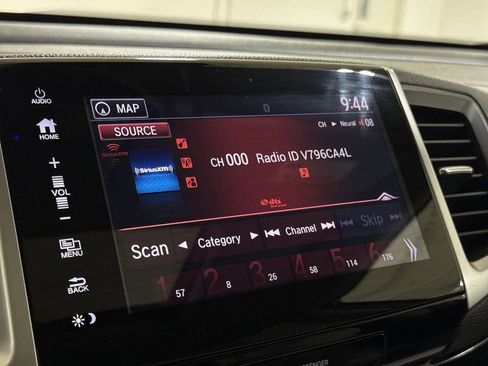 Used 2017 Honda Pilot Touring image 13