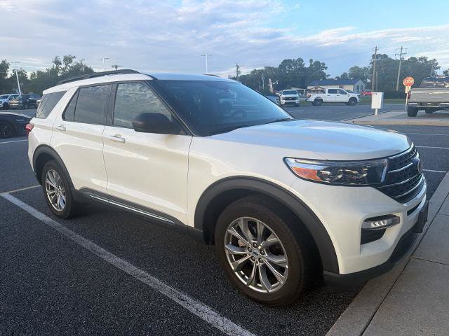 Certified 2023 Ford Explorer XLT w/ Equipment Group 202A AWD/4WD image 2