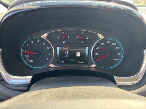 Used 2018 Chevrolet Traverse LT image 16