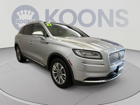 Used 2021 Lincoln Nautilus Reserve FWD image 2