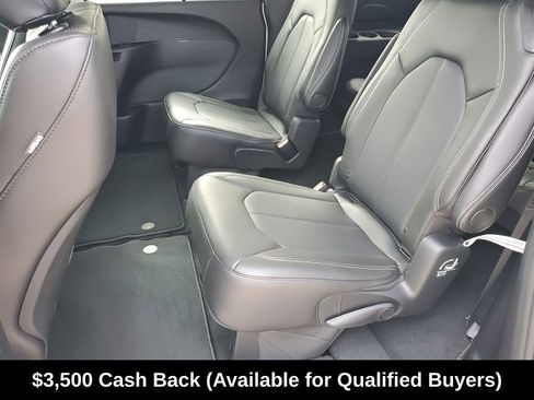 New 2026 Chrysler Pacifica Select image 20