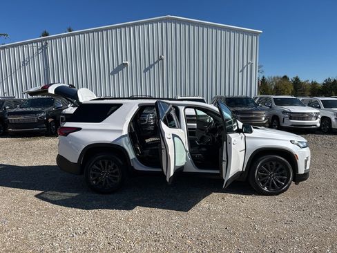 Used 2023 Chevrolet Traverse RS image 34