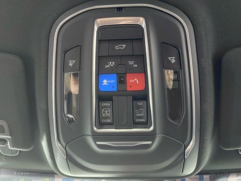 New 2026 Jeep Grand Cherokee Altitude AWD/4WD image 8