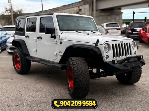 Used 2017 Jeep Wrangler Unlimited Sahara w/ Max Tow Package AWD/4WD image 11
