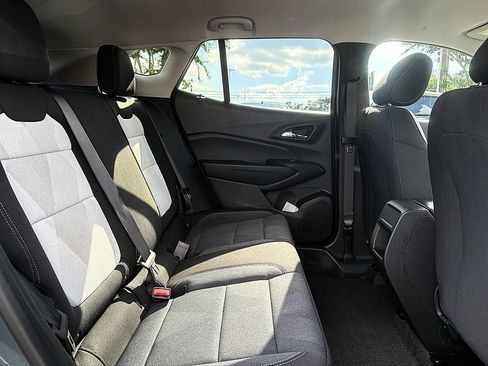 Used 2025 Chevrolet Trax LS w/ LS Convenience Package FWD image 12