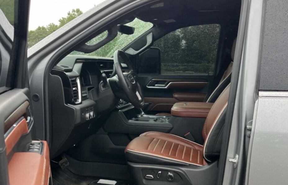 Used 2025 GMC Sierra 2500 Denali Ultimate AWD/4WD image 8