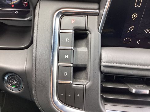 Used 2024 GMC Yukon SLE w/ Gmc Pro Safety Plus Package RWD image 23