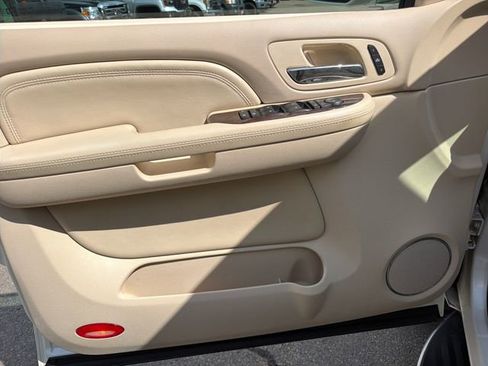 Used 2007 Cadillac Escalade AWD w/ Information Package image 12