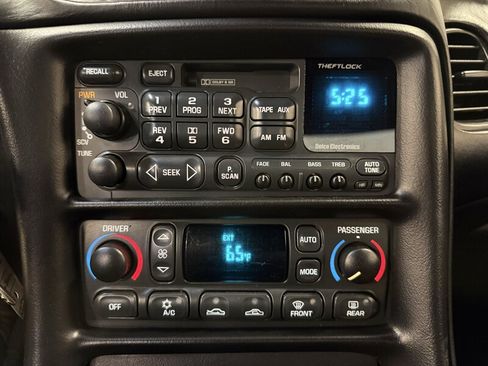 Used 2002 Chevrolet Corvette Convertible w/ Preferred Equipment Group2 RWD image 21