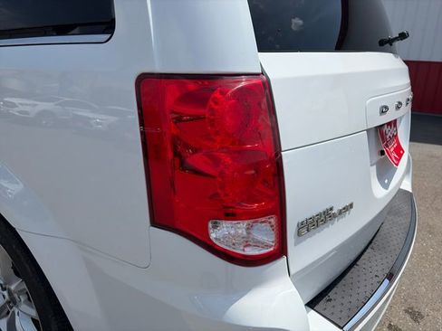 Used 2019 Dodge Grand Caravan SXT FWD image 19