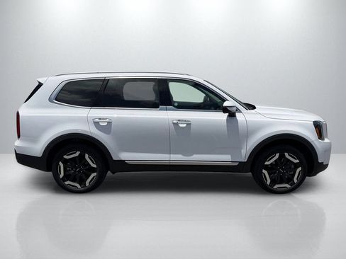 Used 2025 Kia Telluride S FWD image 4