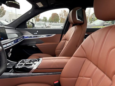 New 2026 BMW 750e xDrive AWD/4WD image 15