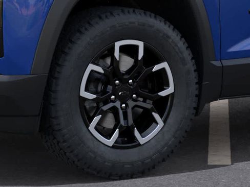 New 2026 Chevrolet Equinox ACTIV w/ Convenience Package III image 9