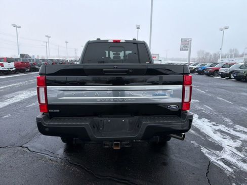 Used 2022 Ford F250 Platinum w/ FX4 Off-Road Package image 4