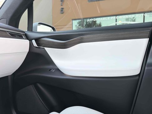 Used 2016 Tesla Model X 90D image 39