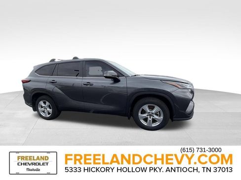 Used 2023 Toyota Highlander L image 2