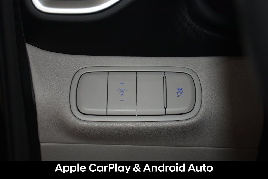 Certified 2025 Hyundai Venue SEL FWD image 14