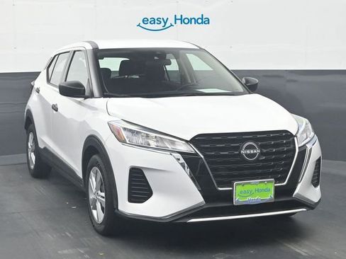 Used 2023 Nissan Kicks S image 2