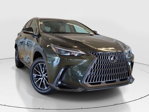 Used 2024 Lexus NX 250 FWD image 2