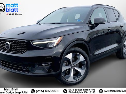 Used 2023 Volvo XC40 B5 Plus w/ Driver Assist Package AWD/4WD image 1