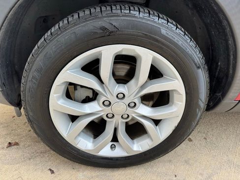Used 2019 Land Rover Discovery Sport HSE AWD/4WD image 10