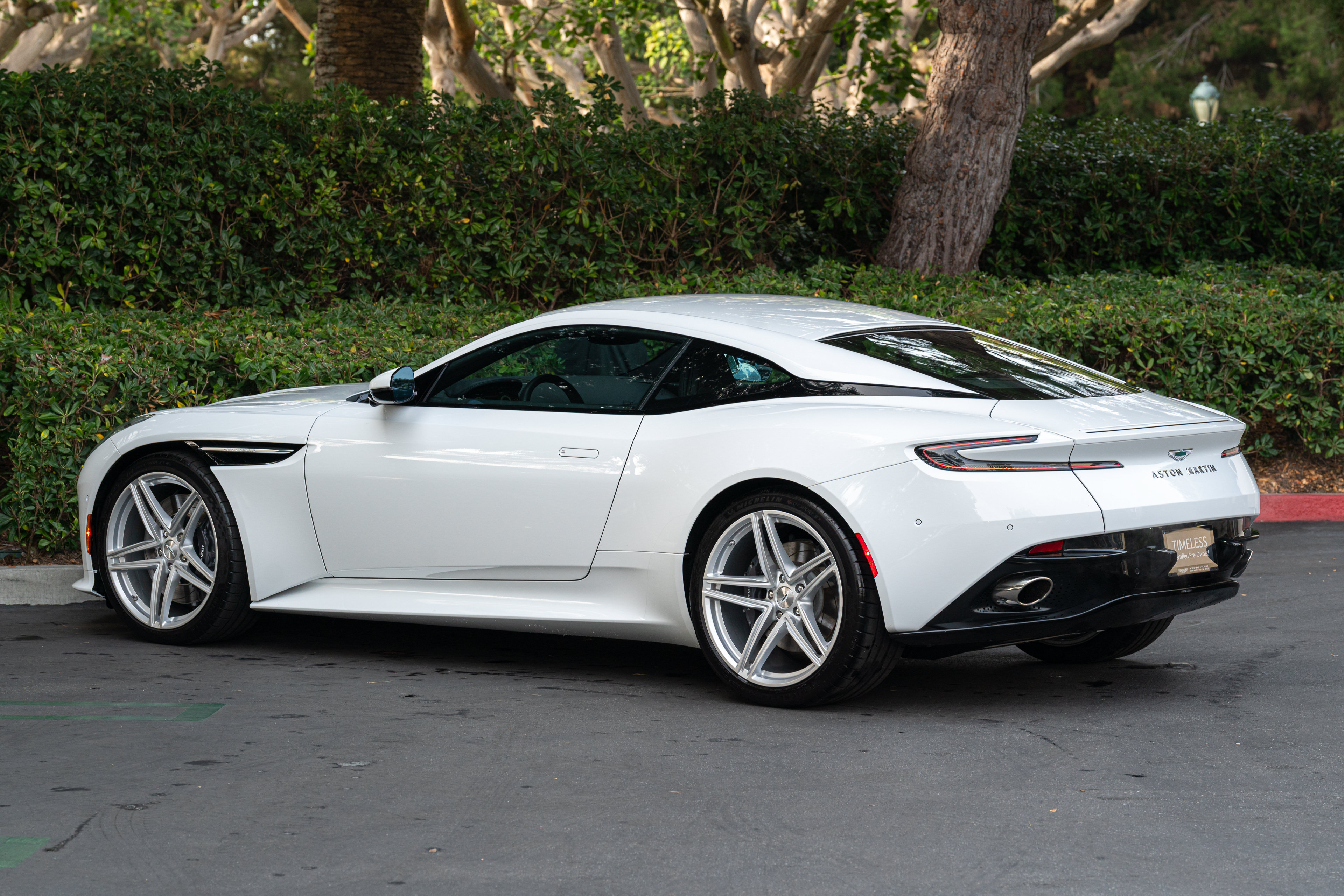 Used 2024 Aston Martin DB12 Coupe RWD image 4