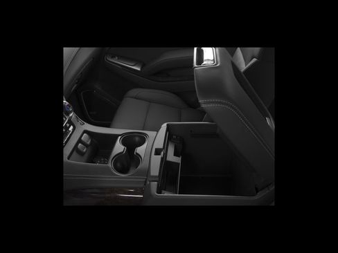 Used 2016 Chevrolet Suburban LT w/ Luxury Package AWD/4WD image 13