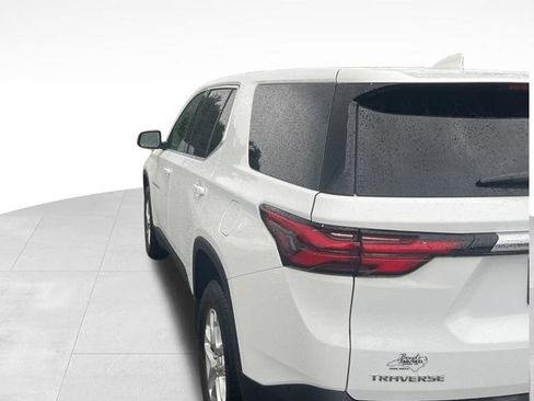 Used 2022 Chevrolet Traverse LS FWD image 14