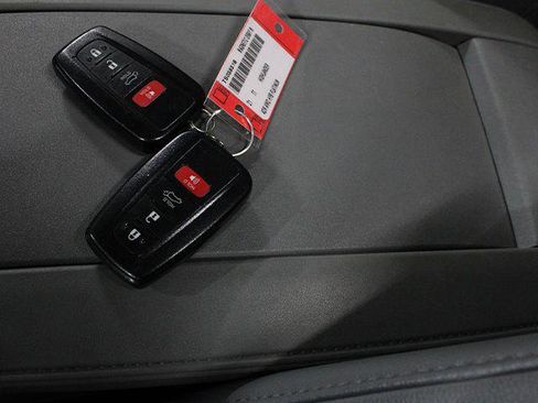 Certified 2021 Toyota Highlander Platinum AWD/4WD image 19