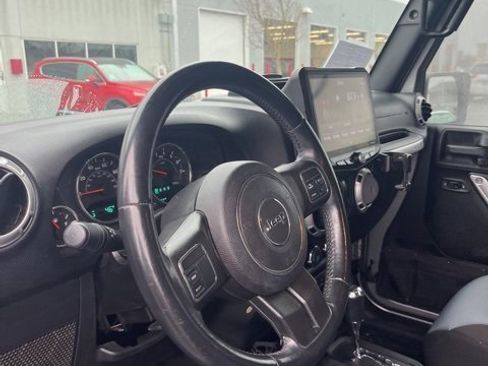 Used 2015 Jeep Wrangler Sahara image 12