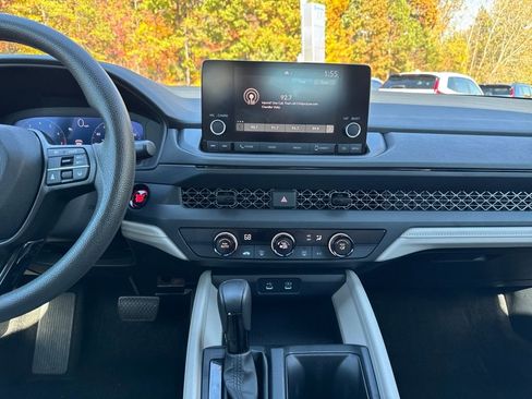 Certified 2023 Honda Accord LX image 17