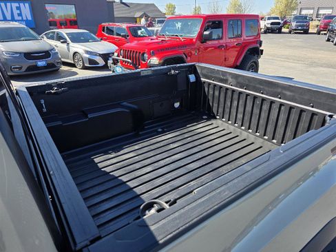 Used 2016 Toyota Tacoma TRD Off-Road w/ Premium & Technology Package image 14