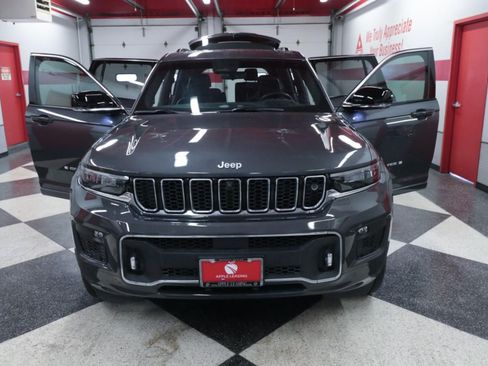 Used 2024 Jeep Grand Cherokee L Overland w/ Advanced Protech Group III AWD/4WD image 34