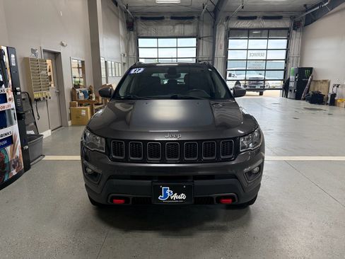 Used 2017 Jeep Compass Trailhawk w/ Leather Interior Group AWD/4WD image 3