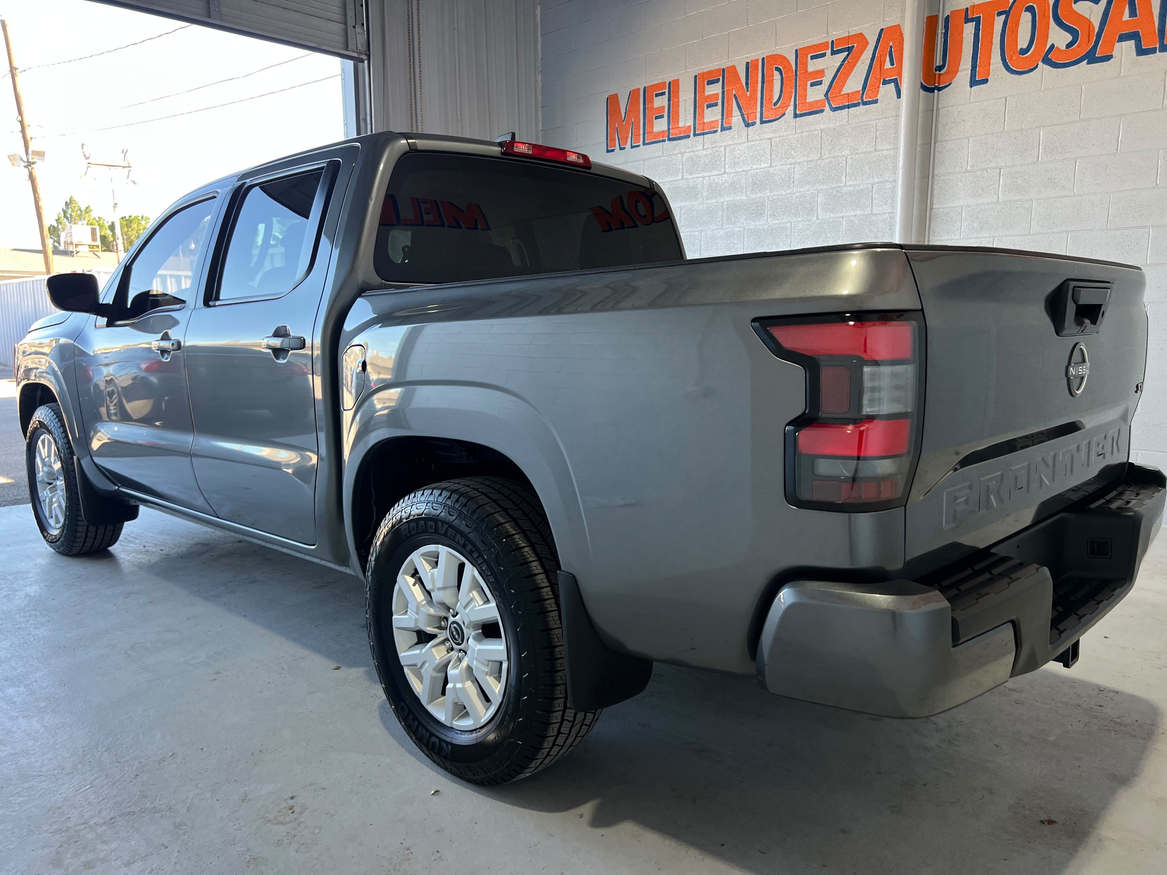 Used 2023 Nissan Frontier SV w/ Tow Package RWD image 3