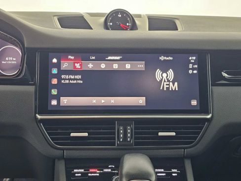 Used 2022 Porsche Cayenne Platinum Edition image 25