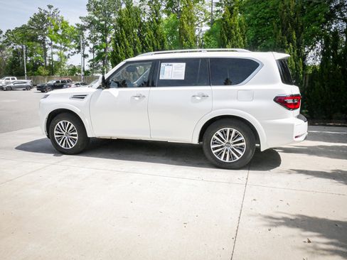 Used 2024 Nissan Armada SL w/ Captain's Chairs Package RWD image 7