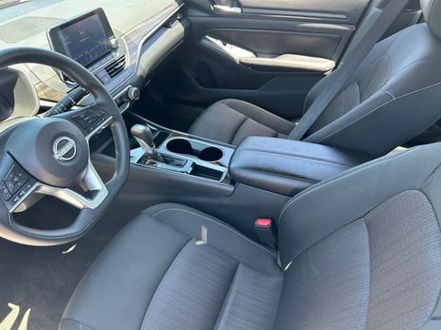 Used 2024 Nissan Altima 2.5 SV FWD image 25