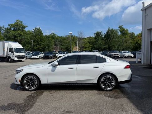 Used 2024 BMW 530i xDrive w/ Premium Package AWD/4WD image 2