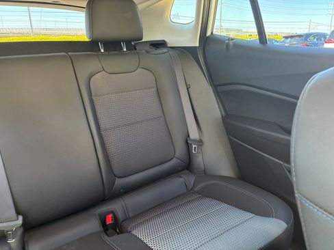 Used 2025 Chevrolet Trax LT image 36