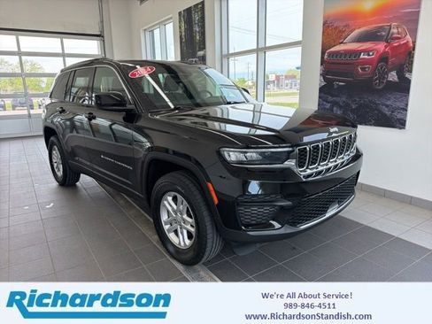 Used 2024 Jeep Grand Cherokee Laredo AWD/4WD image 1