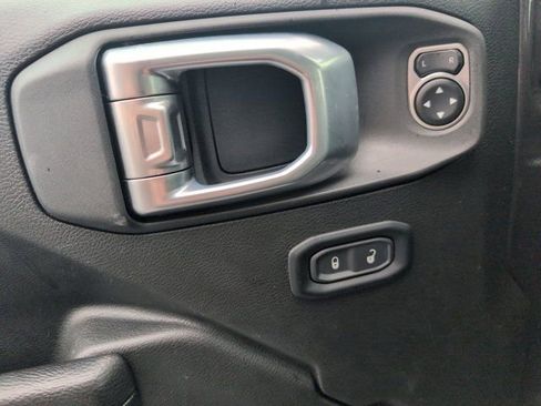 Used 2025 Jeep Wrangler Unlimited Rubicon w/ Convenience Group image 13