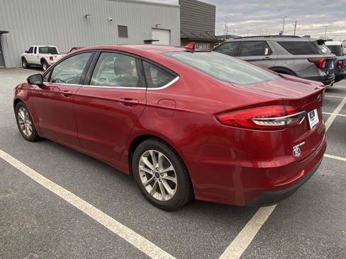 Used 2020 Ford Fusion SE image 5