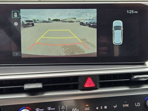Used 2025 Kia Sorento S image 16