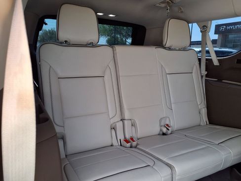 Used 2021 GMC Yukon XL Denali w/ Denali Premium Package RWD image 16
