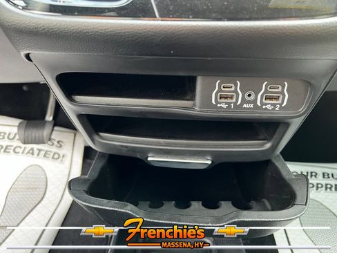 Used 2025 Chrysler Pacifica Select FWD image 23
