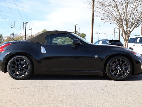 Used 2017 Nissan 370Z Touring image 5